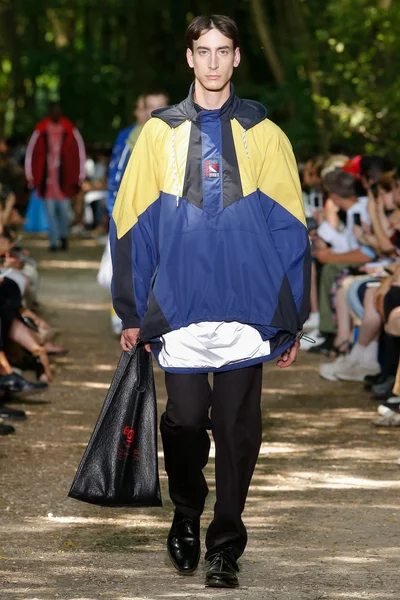 Look 37